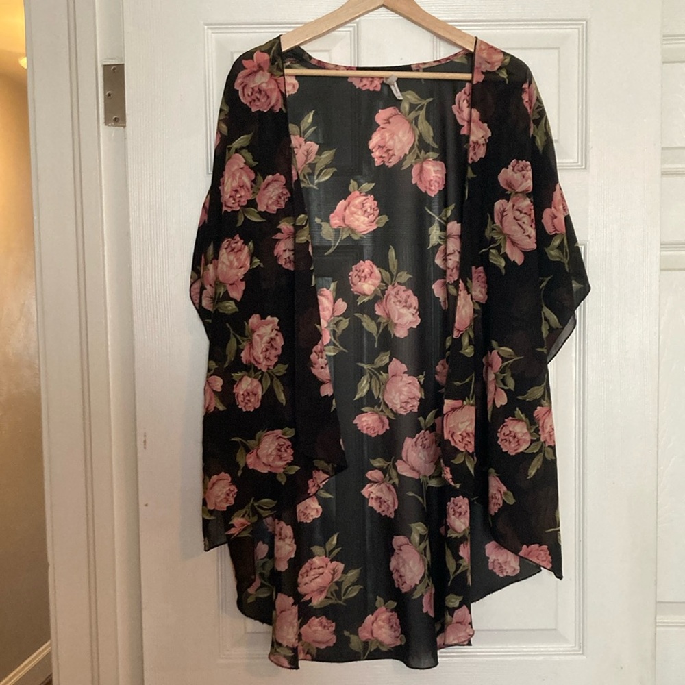 Live 4 Truth Black Floral‎ Kimono